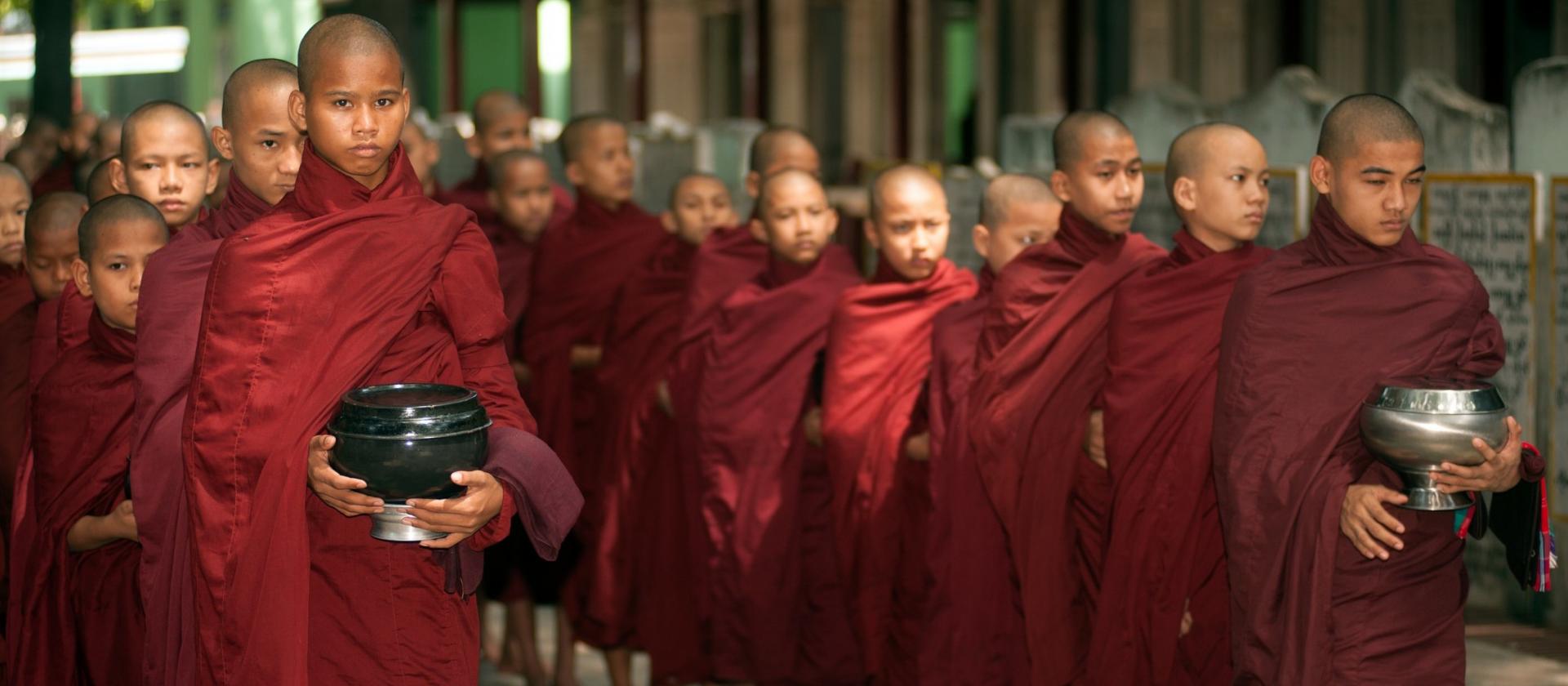 Młodzi mnisi z Amarapura